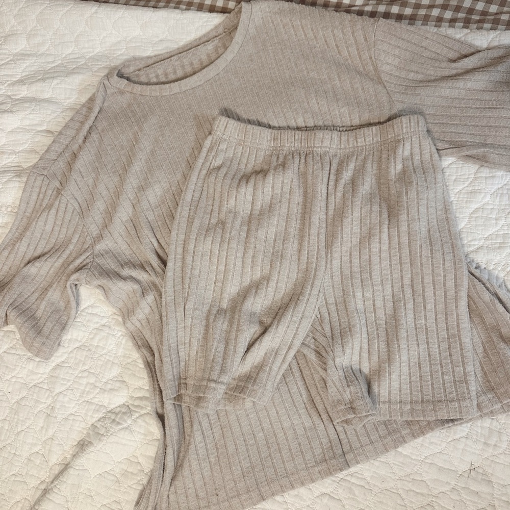 Beige ribbed set